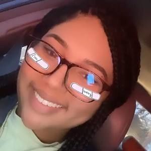 Meet your Posher, Daniela